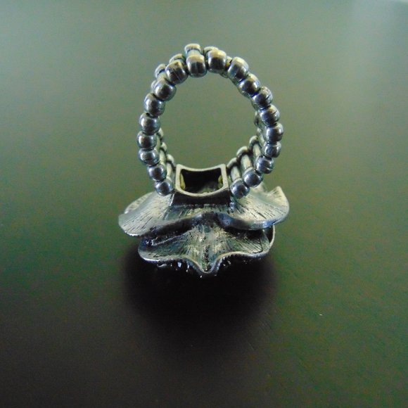 Costume Jewelry- flower ring - Picture 7 of 12